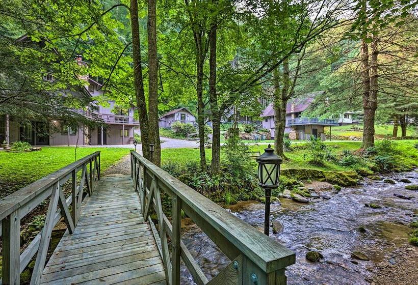 Creekside Roan Mountain Cabin: Walk To Trails