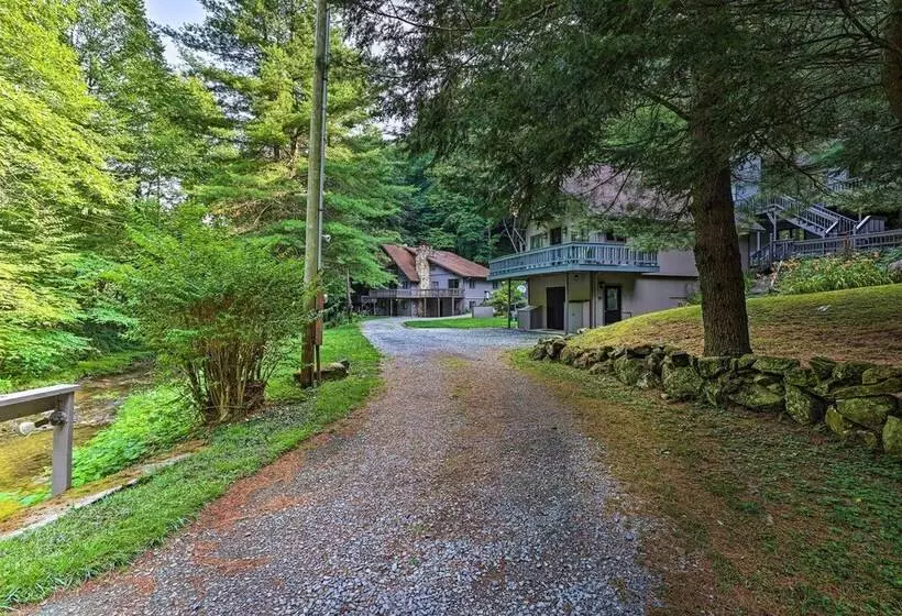 Creekside Roan Mountain Cabin: Walk To Trails