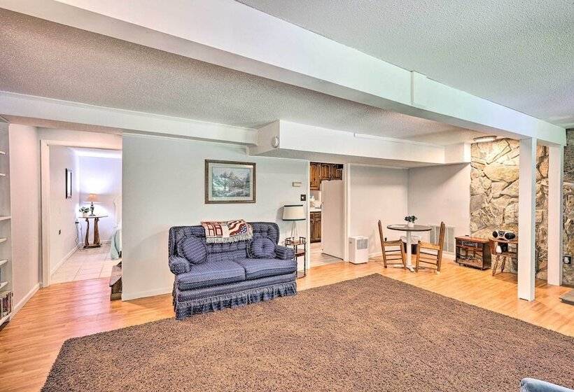 Creekside Roan Mountain Cabin: Walk To Trails