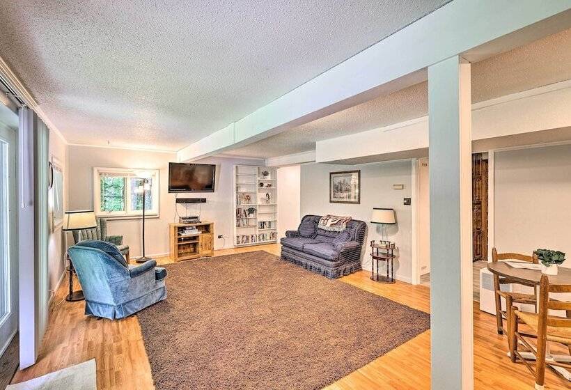 Creekside Roan Mountain Cabin: Walk To Trails