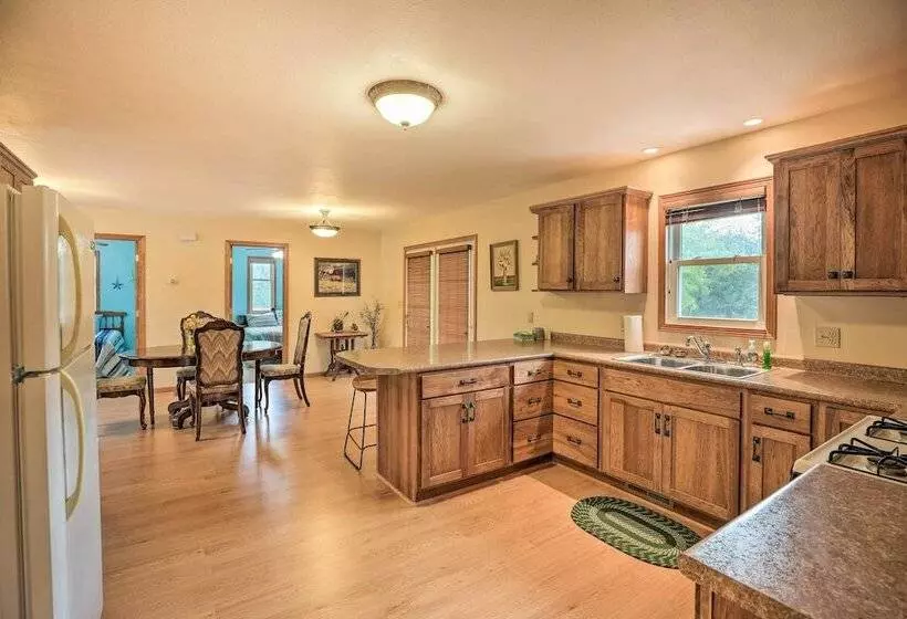 Eagles View  W/ Game Room   Walk To River!