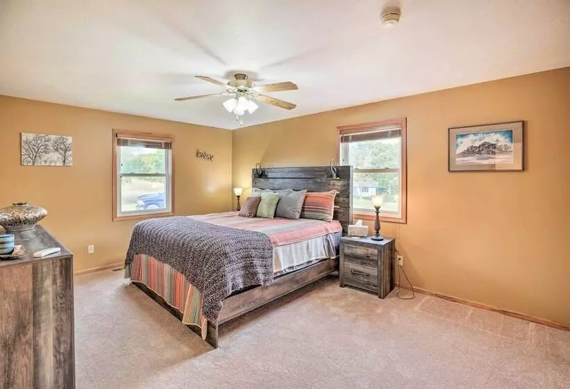 Eagles View  W/ Game Room   Walk To River!