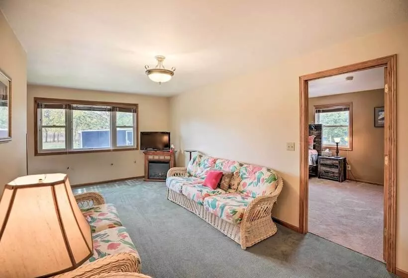 Eagles View  W/ Game Room   Walk To River!