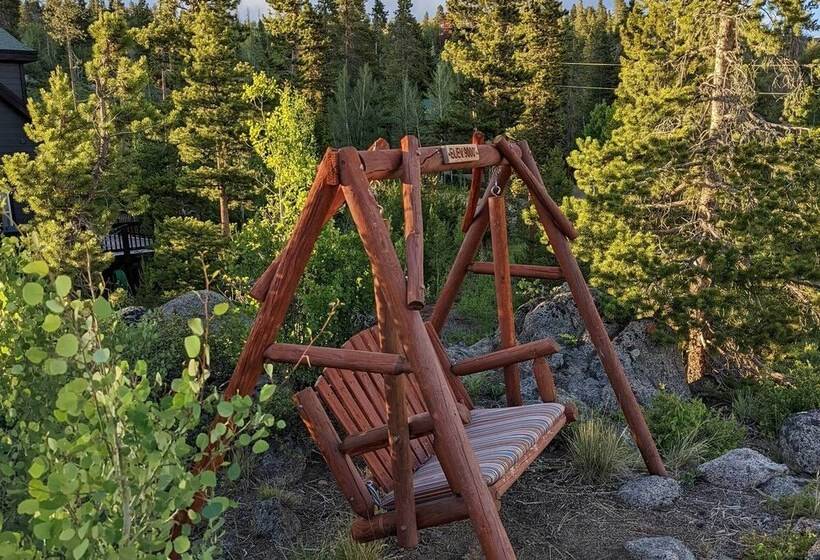 Mtn View Retreat W/ Hot Tub In Granby!