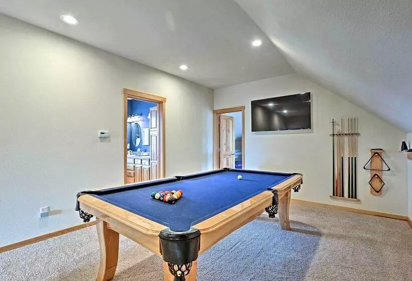 Mtn View Retreat W/ Hot Tub In Granby!