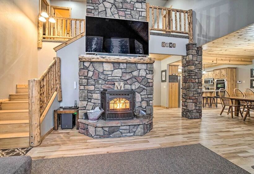 Garden Valley Cabin W/ Loft & Large Deck!