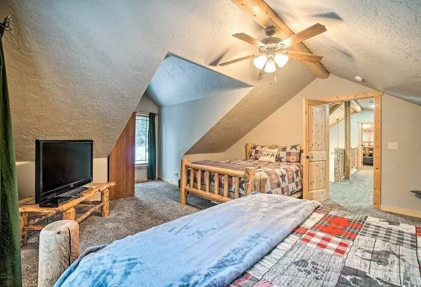 Garden Valley Cabin W/ Loft & Large Deck!
