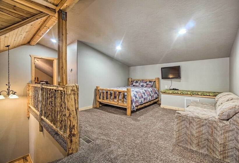 Garden Valley Cabin W/ Loft & Large Deck!