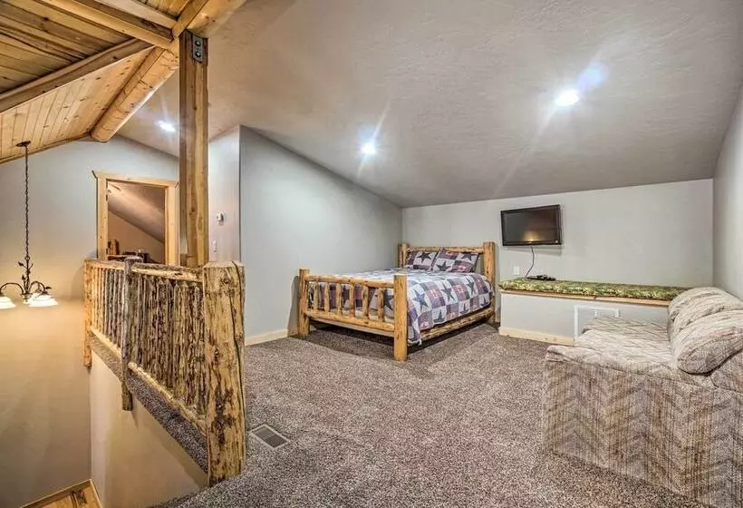 Garden Valley Cabin W/ Loft & Large Deck!