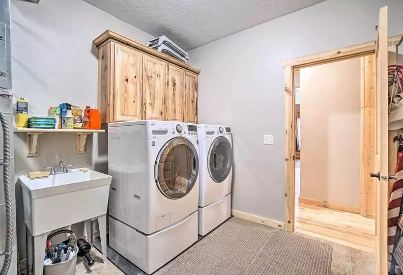 Garden Valley Cabin W/ Loft & Large Deck!