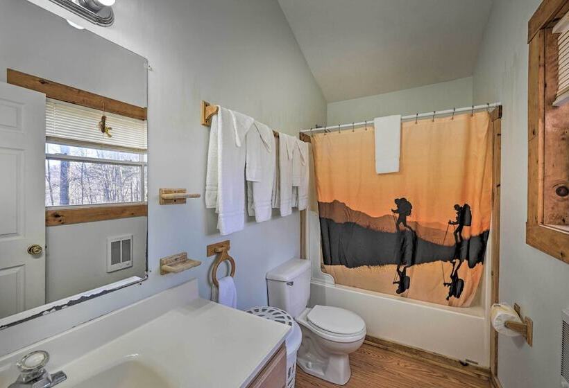 Gone Hiking  Bryson City Cabin W/ Hot Tub & Grill