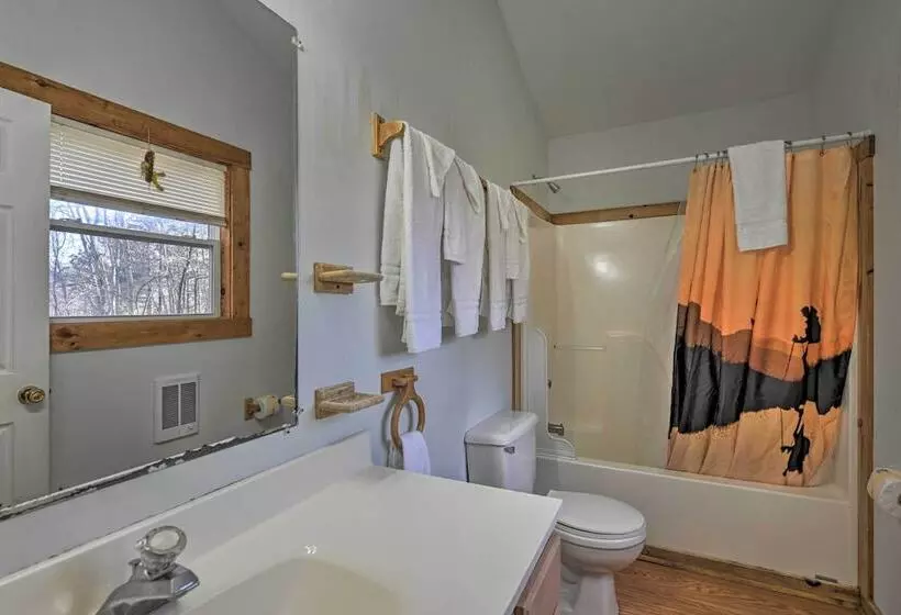 Gone Hiking  Bryson City Cabin W/ Hot Tub & Grill