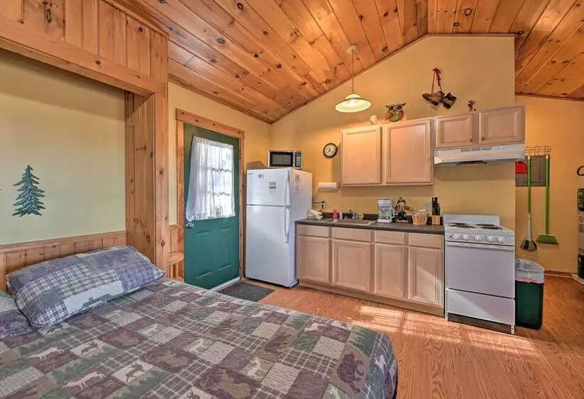 Gone Hiking  Bryson City Cabin W/ Hot Tub & Grill