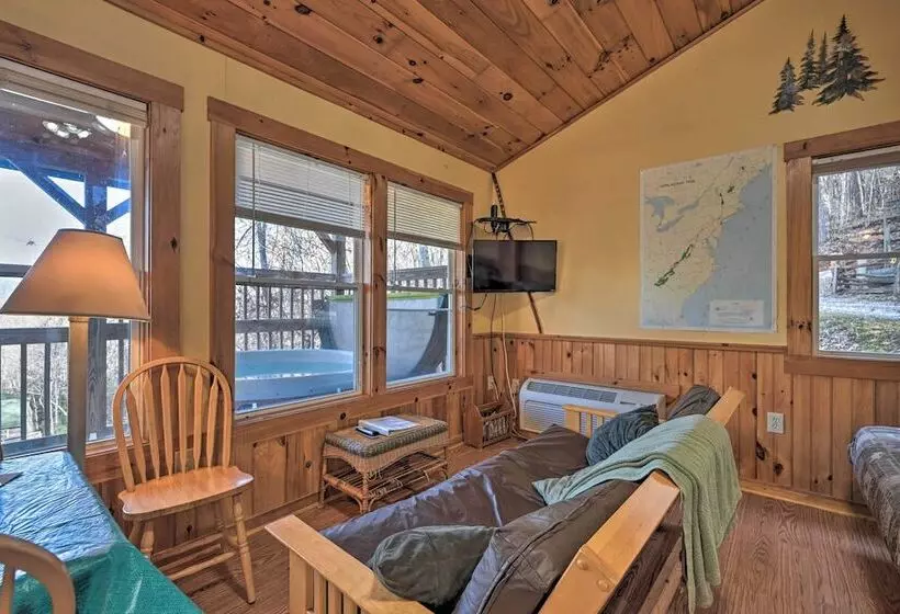 Gone Hiking  Bryson City Cabin W/ Hot Tub & Grill