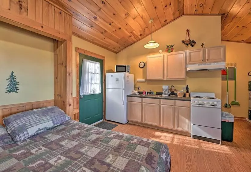 Gone Hiking  Bryson City Cabin W/ Hot Tub & Grill