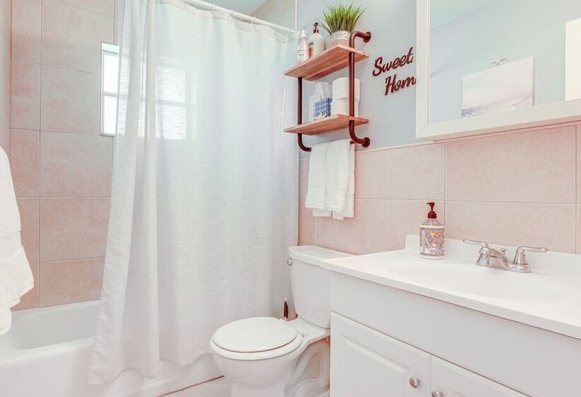 Stuart Oasis W/ Pool & Game Room ~ 7 Mi To Beach!