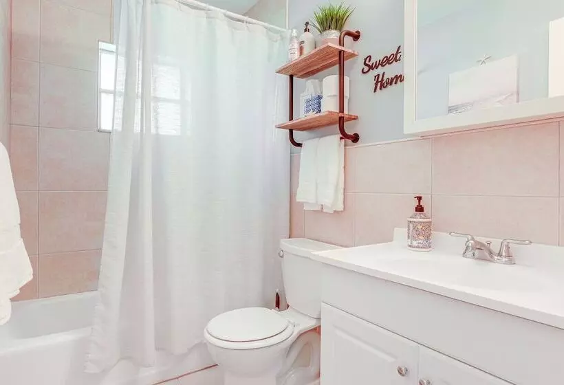 Stuart Oasis W/ Pool & Game Room ~ 7 Mi To Beach!