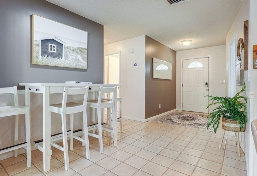 Stuart Oasis W/ Pool & Game Room ~ 7 Mi To Beach!