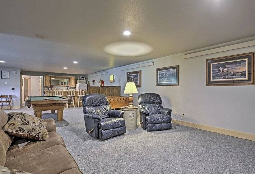 Black Hills Cabin: Hot Tub, Fishing Pond & Deck