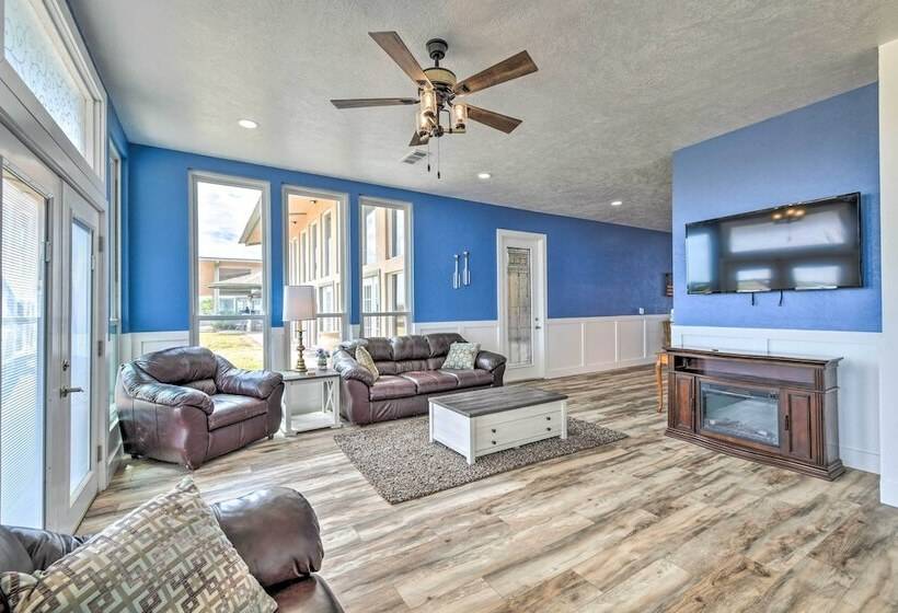 Lakefront Wichita Falls Home W/ Pool & Hot Tub