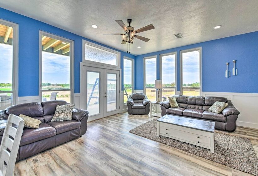 Lakefront Wichita Falls Home W/ Pool & Hot Tub