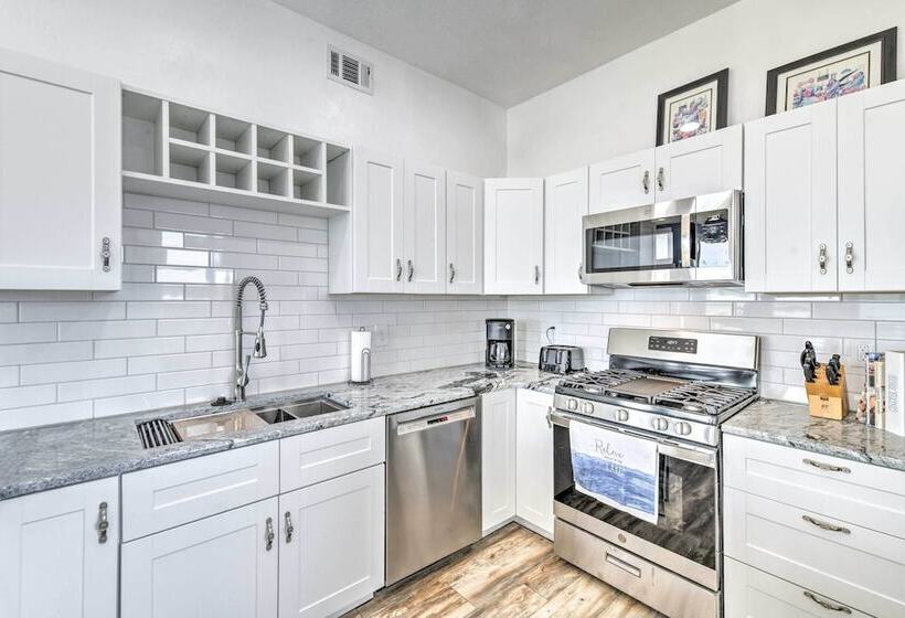 Lakefront Wichita Falls Home W/ Pool & Hot Tub