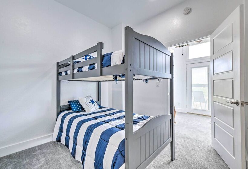 Lakefront Wichita Falls Home W/ Pool & Hot Tub