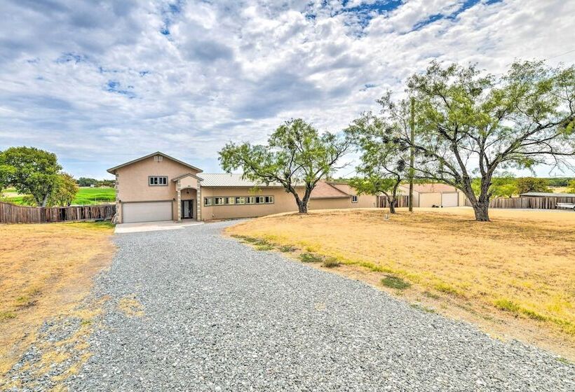 Lakefront Wichita Falls Home W/ Pool & Hot Tub