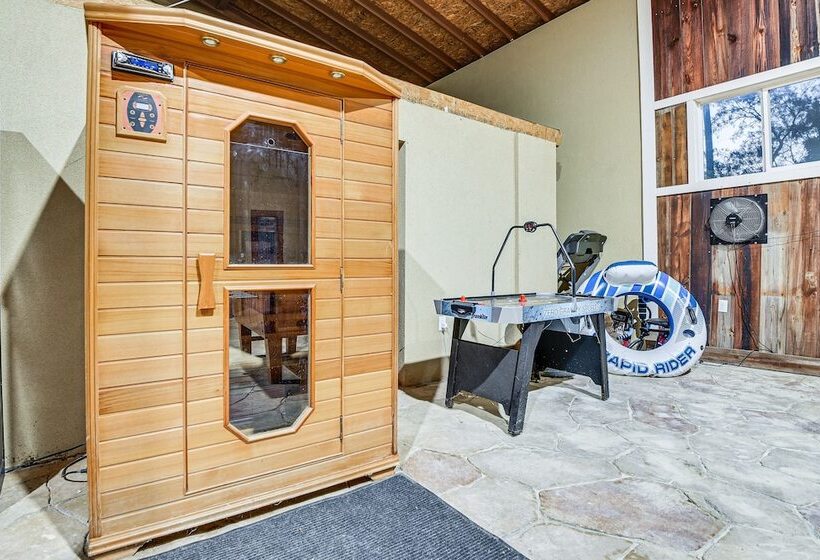 Lakefront Wichita Falls Home W/ Pool & Hot Tub