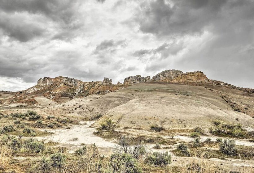 Large Ten Sleep Home On Main St, 10 Mins To Canyon