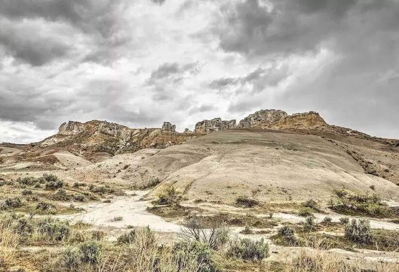 Large Ten Sleep Home On Main St, 10 Mins To Canyon