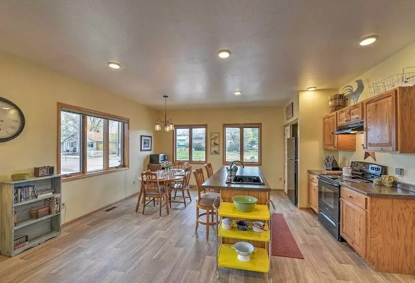 Large Ten Sleep Home On Main St, 10 Mins To Canyon