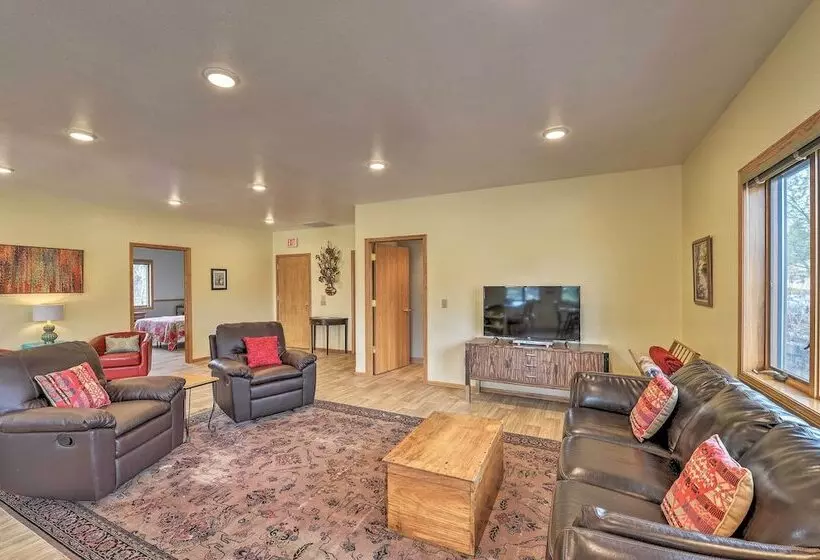 Large Ten Sleep Home On Main St, 10 Mins To Canyon