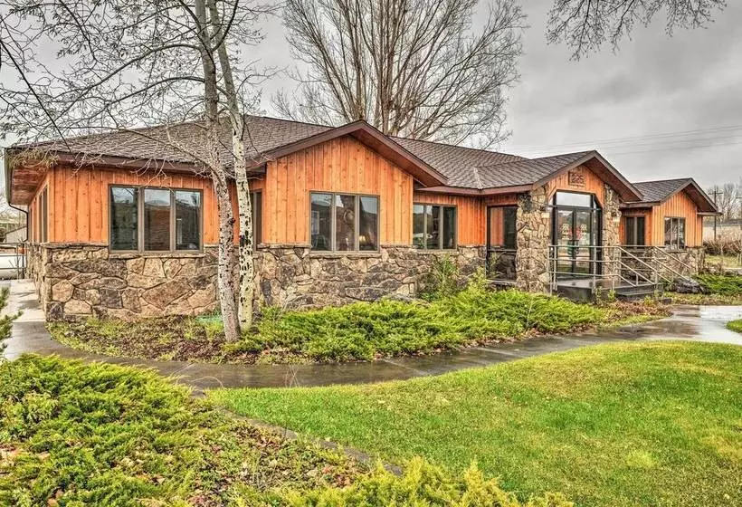 Large Ten Sleep Home On Main St, 10 Mins To Canyon