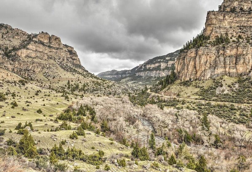 Large Ten Sleep Home On Main St, 10 Mins To Canyon