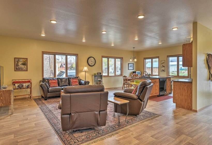 Large Ten Sleep Home On Main St, 10 Mins To Canyon