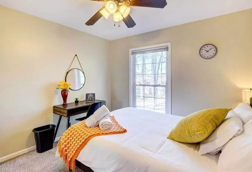 Louisville Area Home: Deck, Fire Pit, Creek!