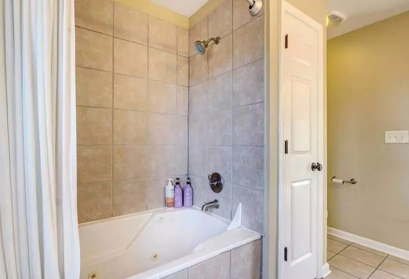 Louisville Area Home: Deck, Fire Pit, Creek!