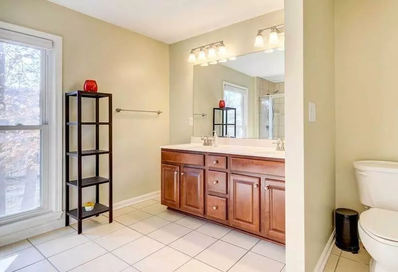 Louisville Area Home: Deck, Fire Pit, Creek!