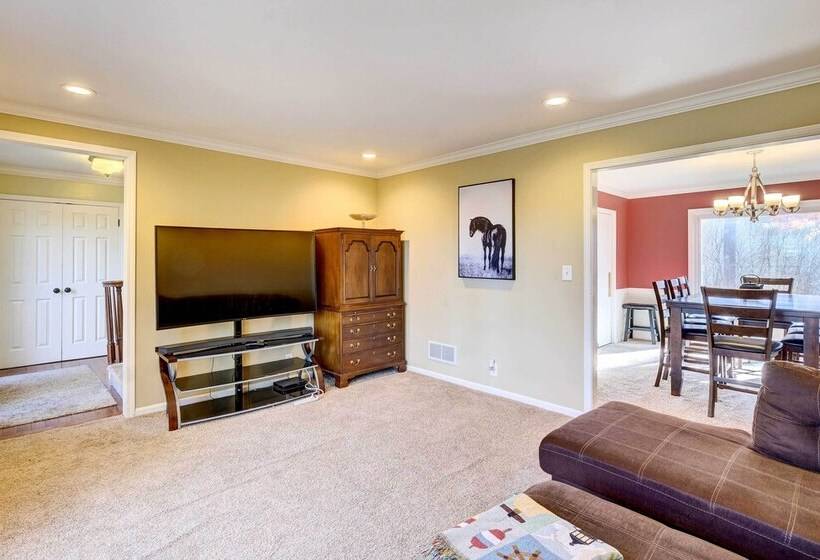 Louisville Area Home: Deck, Fire Pit, Creek!