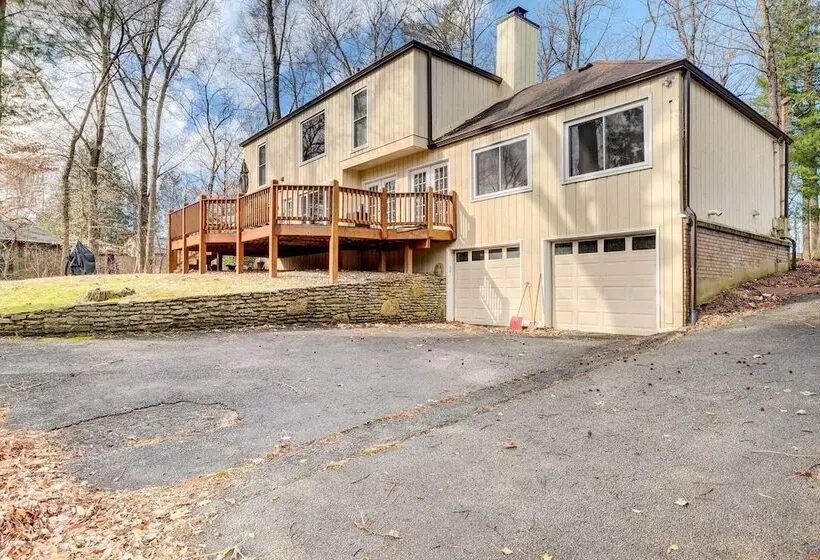 Louisville Area Home: Deck, Fire Pit, Creek!
