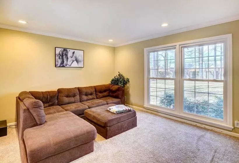 Louisville Area Home: Deck, Fire Pit, Creek!