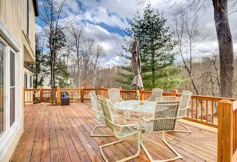 Louisville Area Home: Deck, Fire Pit, Creek!