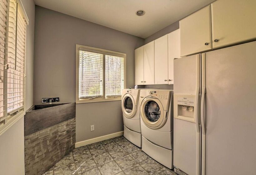 Luxury Mooresville Manor W/ Pool & Lake Access!