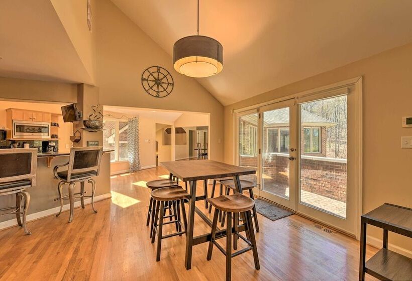 Luxury Mooresville Manor W/ Pool & Lake Access!