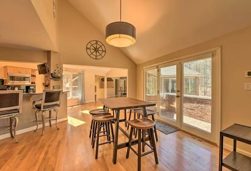 Luxury Mooresville Manor W/ Pool & Lake Access!