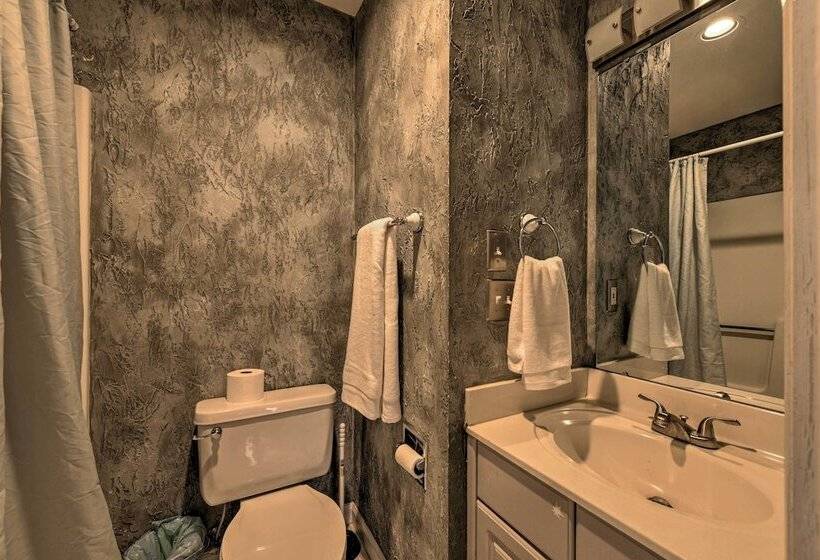 Luxury Mooresville Manor W/ Pool & Lake Access!