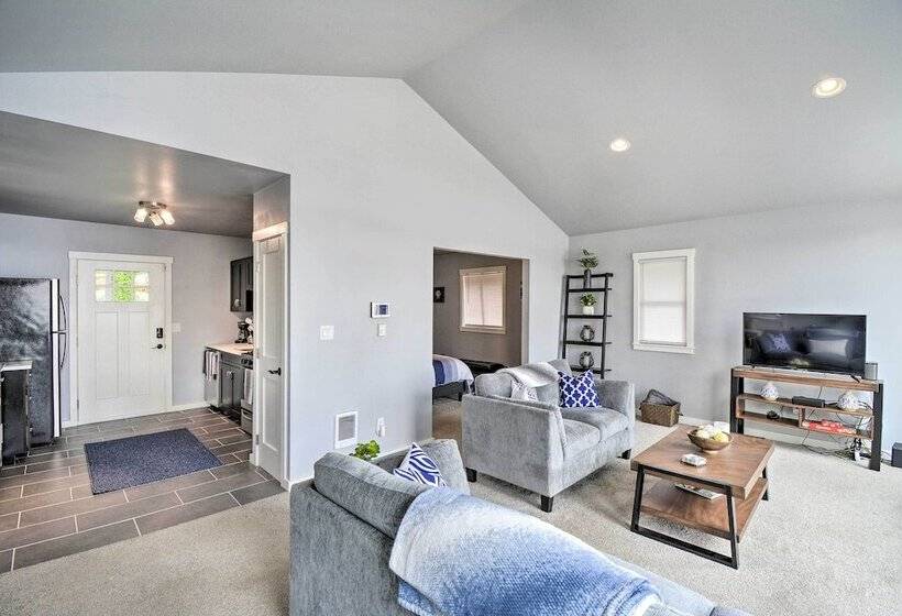 Manette Waterfront: Kayak The Bay & Walk To Town!