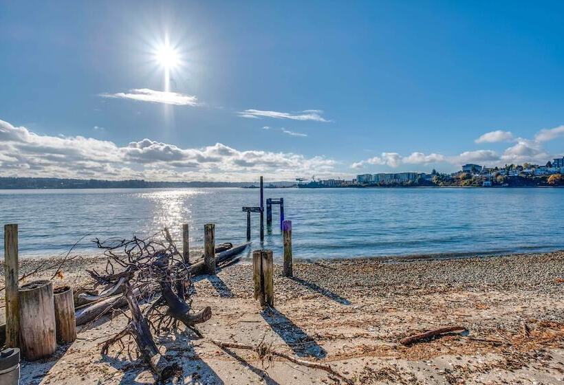 Manette Waterfront: Kayak The Bay & Walk To Town!