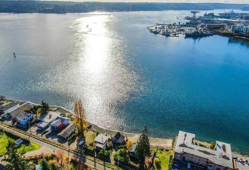Manette Waterfront: Kayak The Bay & Walk To Town!